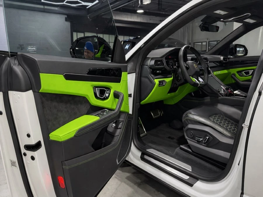 2022 Lamborghini Urus - Image 2 of 6