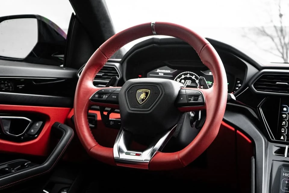 2022 Lamborghini Urus - Image 12 of 15