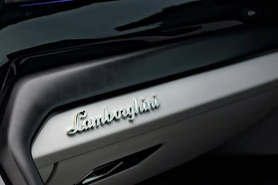 2022 Lamborghini Urus - Image 7 of 9