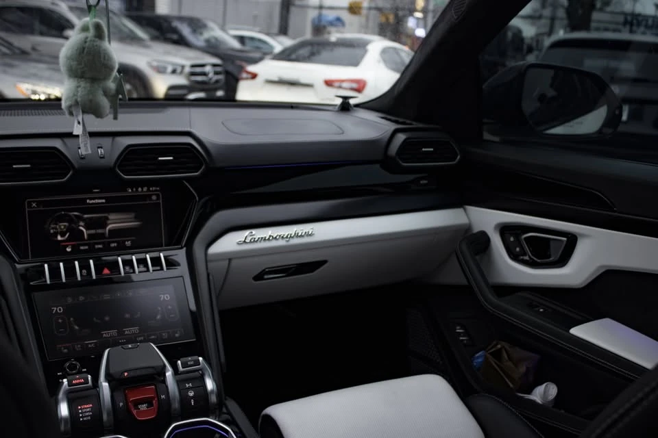 2022 Lamborghini Urus - Image 9 of 9
