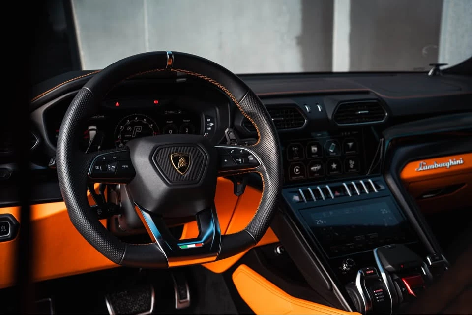 2022 Lamborghini Urus - Image 8 of 9