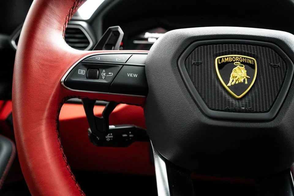 2022 Lamborghini Urus - Image 12 of 20