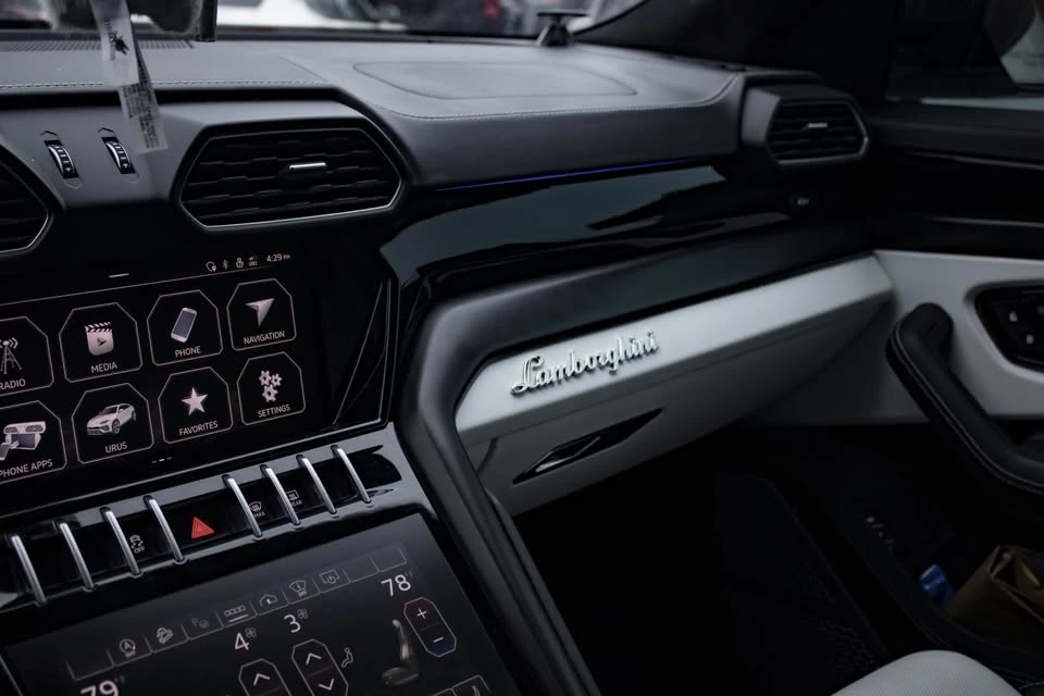 2022 Lamborghini Urus - Image 6 of 9
