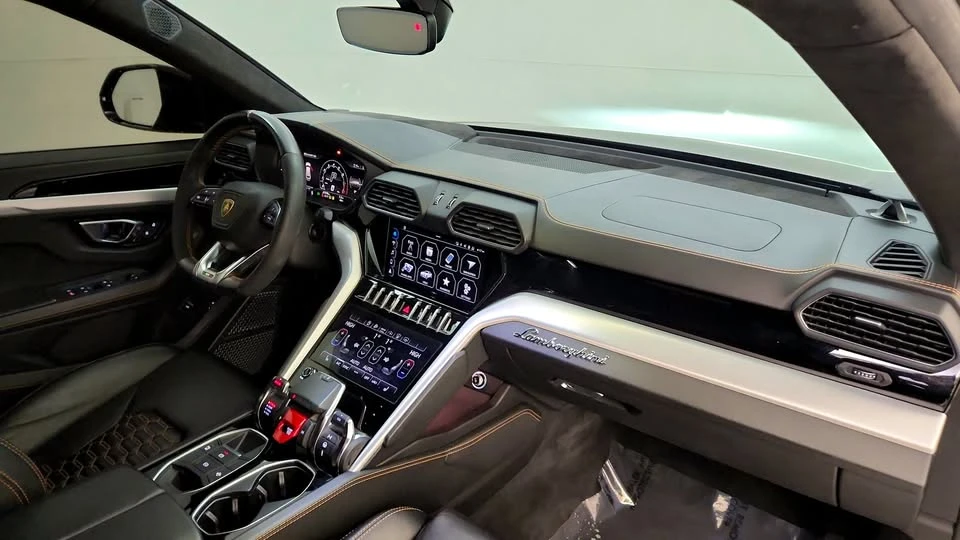 2022 Lamborghini Urus - Image 13 of 19