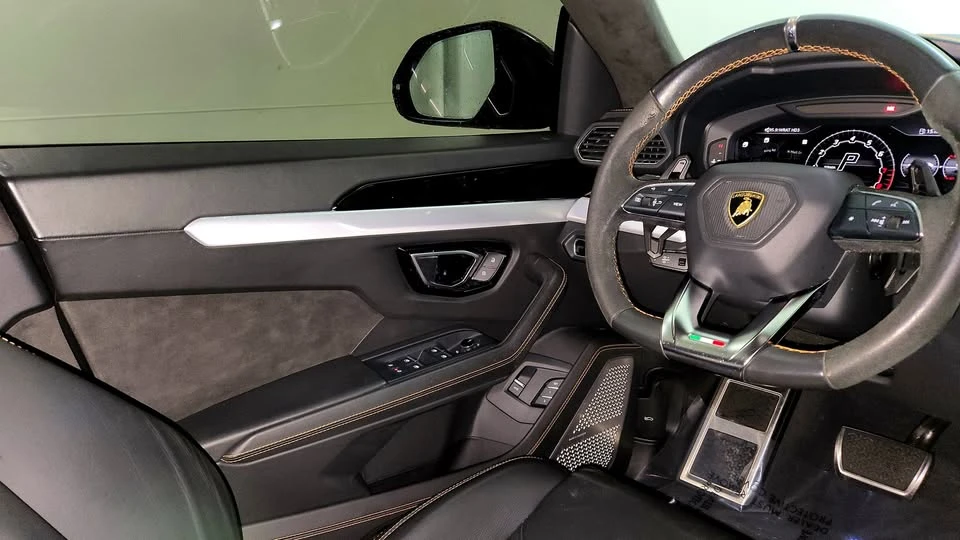 2022 Lamborghini Urus - Image 9 of 19