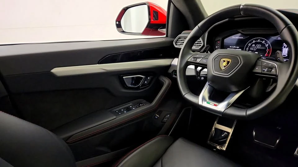 2022 Lamborghini Urus - Image 9 of 19