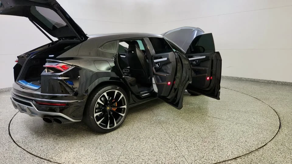 2022 Lamborghini Urus - Image 2 of 19