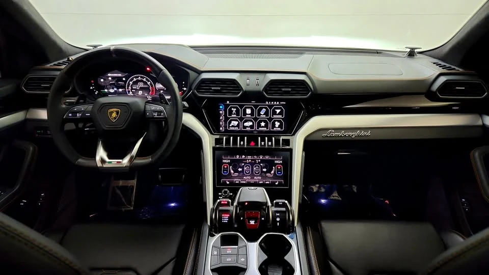 2022 Lamborghini Urus - Image 12 of 19