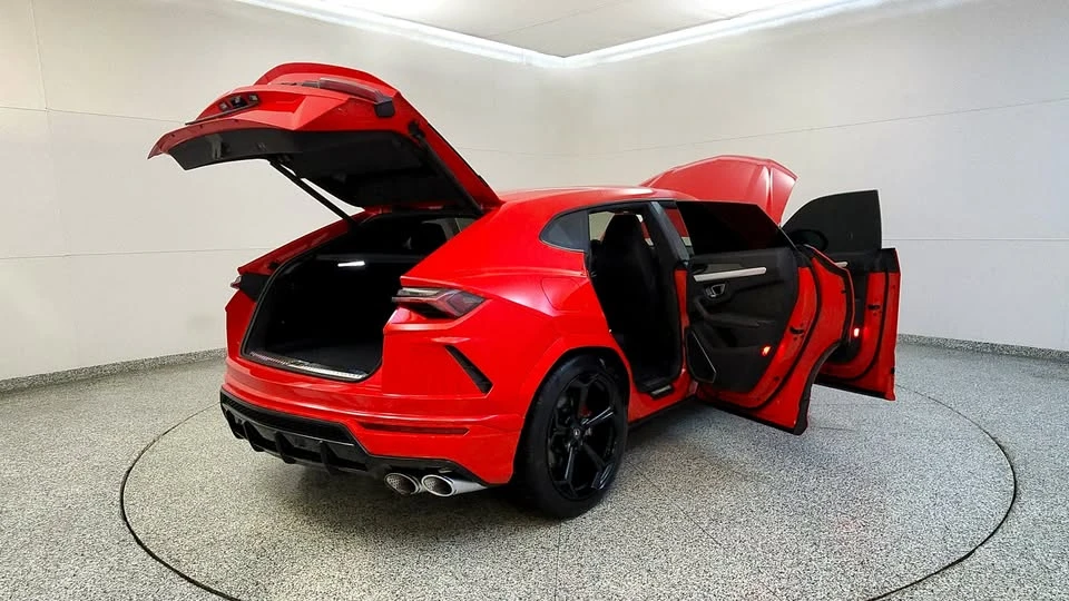 2022 Lamborghini Urus - Image 2 of 19