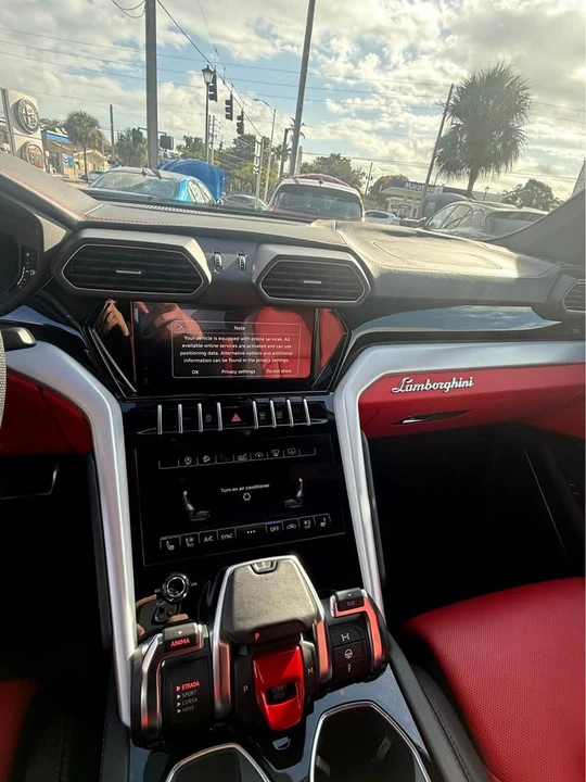 2022 Lamborghini Urus - Image 2 of 6