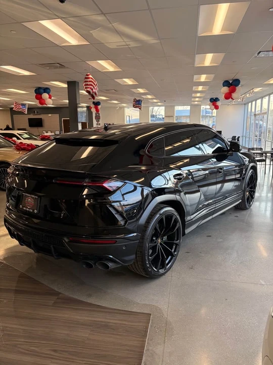 2022 Lamborghini Urus - Image 8 of 9