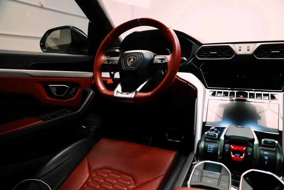 2022 Lamborghini Urus - Image 6 of 9