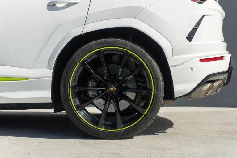 2022 Lamborghini Urus - Image 12 of 20