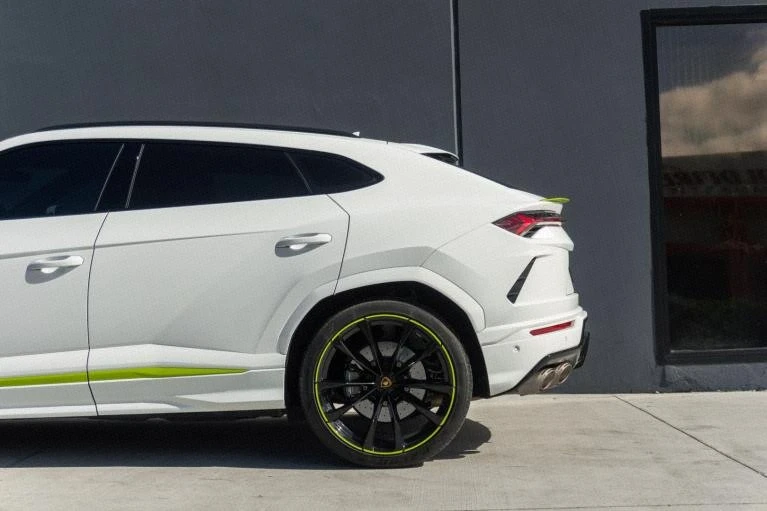 2022 Lamborghini Urus - Image 11 of 20