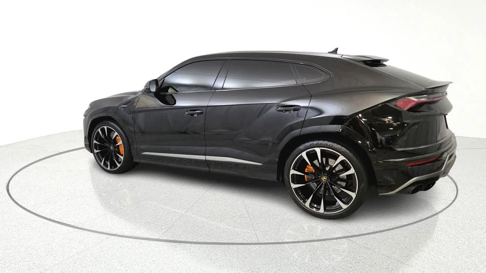 2022 Lamborghini Urus - Image 2 of 16
