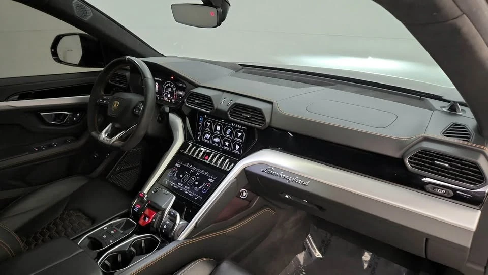 2022 Lamborghini Urus - Image 13 of 16