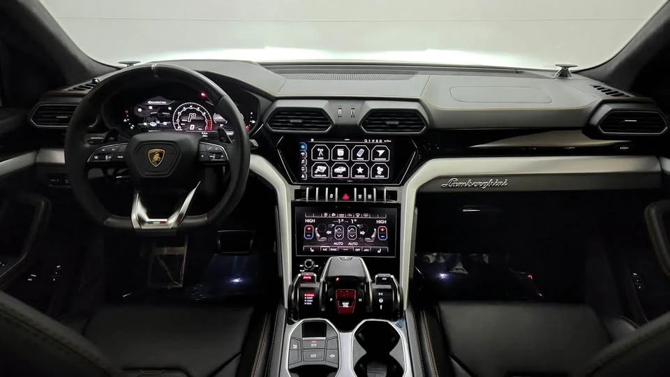 2022 Lamborghini Urus - Image 10 of 16