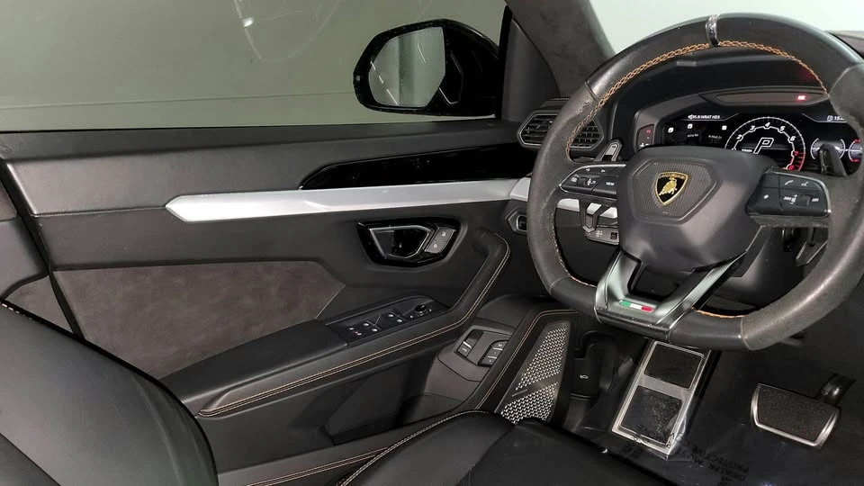 2022 Lamborghini Urus - Image 11 of 16