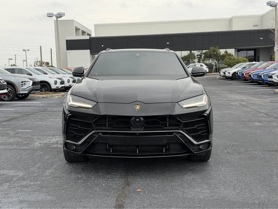 2022 Lamborghini Urus - Image 2 of 17