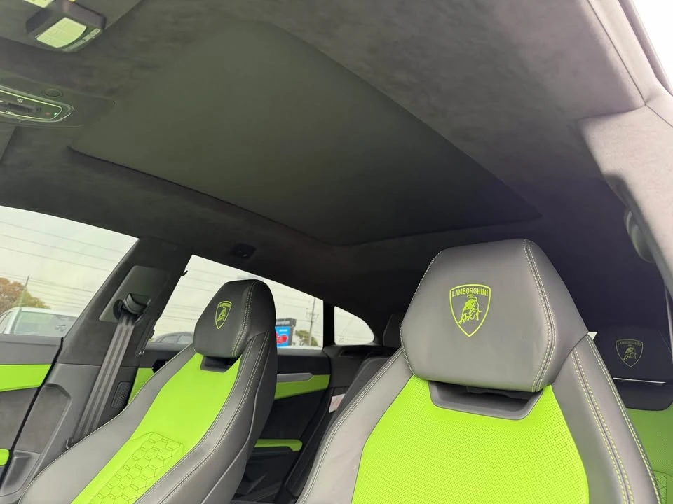 2022 Lamborghini Urus - Image 16 of 17