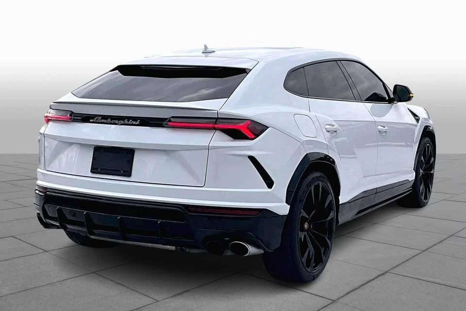 2022 Lamborghini Urus - Image 9 of 11
