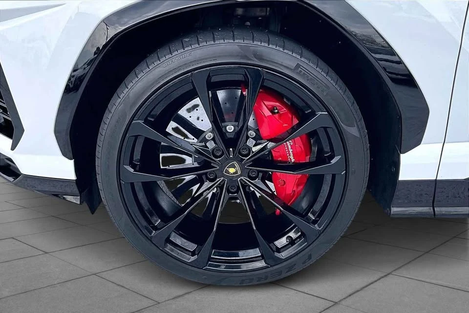 2022 Lamborghini Urus - Image 7 of 11
