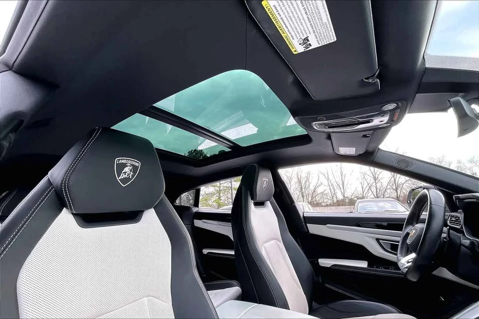 2022 Lamborghini Urus - Image 10 of 11
