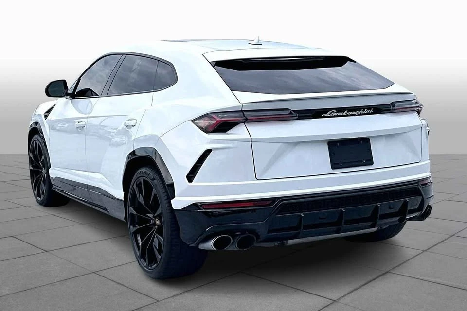 2022 Lamborghini Urus - Image 8 of 11