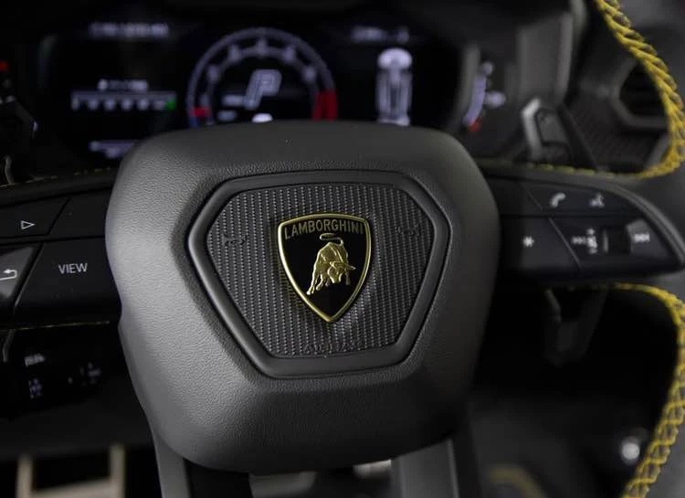 2022 Lamborghini Urus Performante - Image 19 of 20