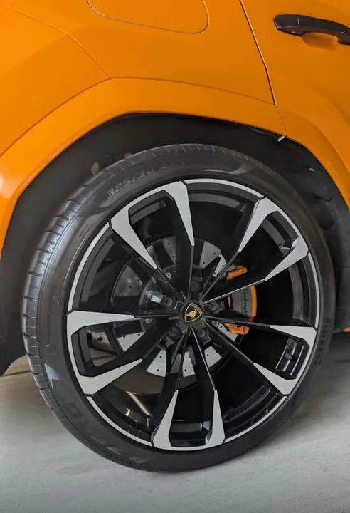 2022 Lamborghini Urus - Image 3 of 5