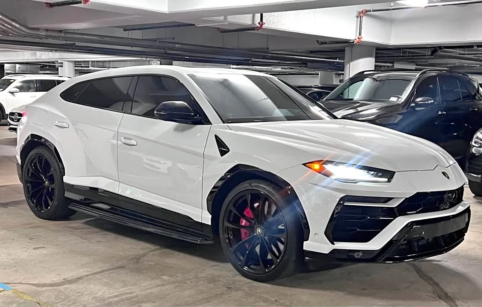 2022 Lamborghini Urus - Image 2 of 10
