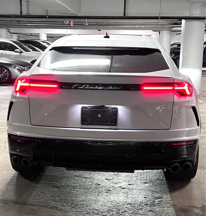 2022 Lamborghini Urus - Image 7 of 8