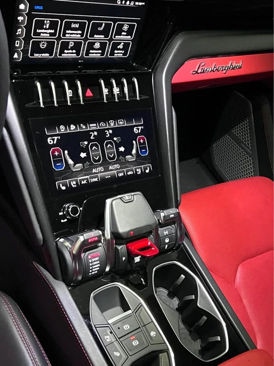 2022 Lamborghini Urus - Image 2 of 8