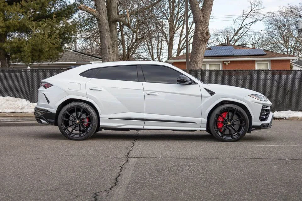 2022 Lamborghini Urus - Image 5 of 17