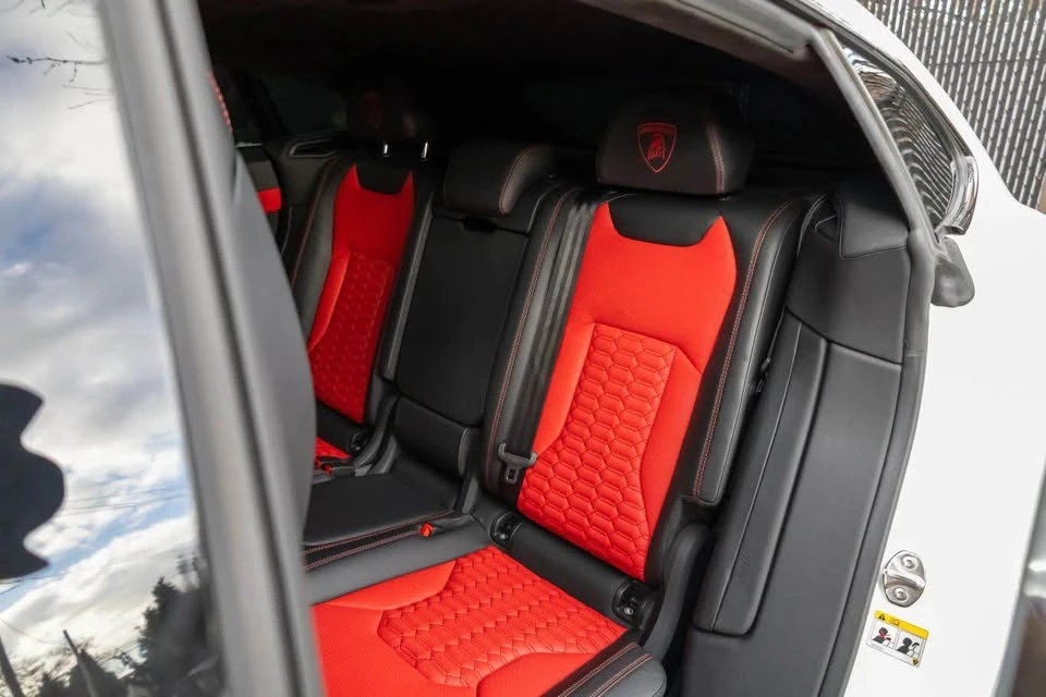 2022 Lamborghini Urus - Image 15 of 17