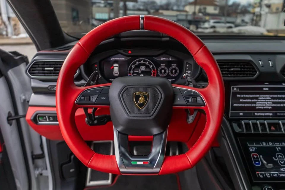 2022 Lamborghini Urus - Image 10 of 17