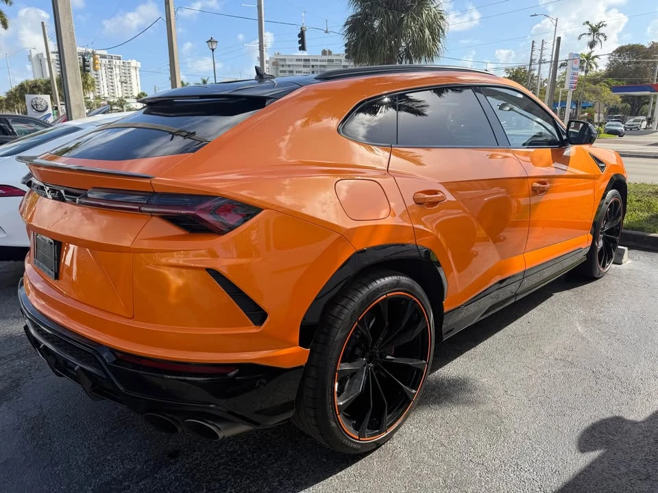 2022 Lamborghini Urus - Image 5 of 10