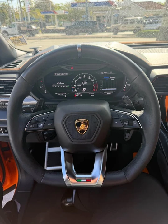 2022 Lamborghini Urus - Image 9 of 10