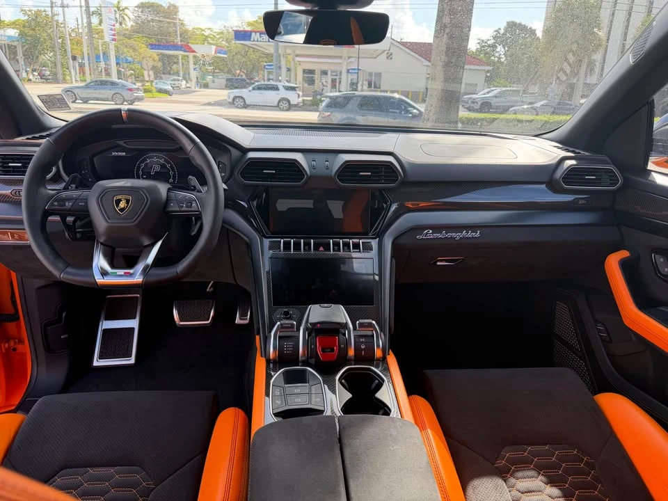 2022 Lamborghini Urus - Image 6 of 10