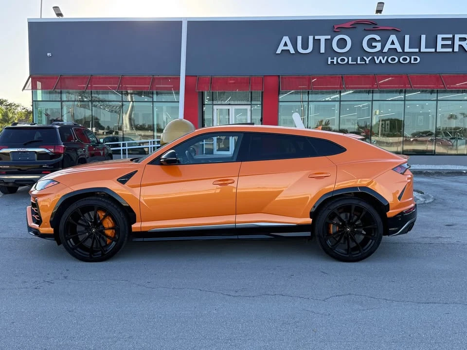 2022 Lamborghini Urus - Image 2 of 11