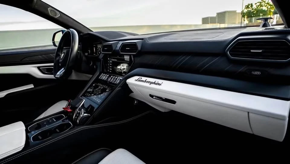 2022 Lamborghini Urus - Image 5 of 6