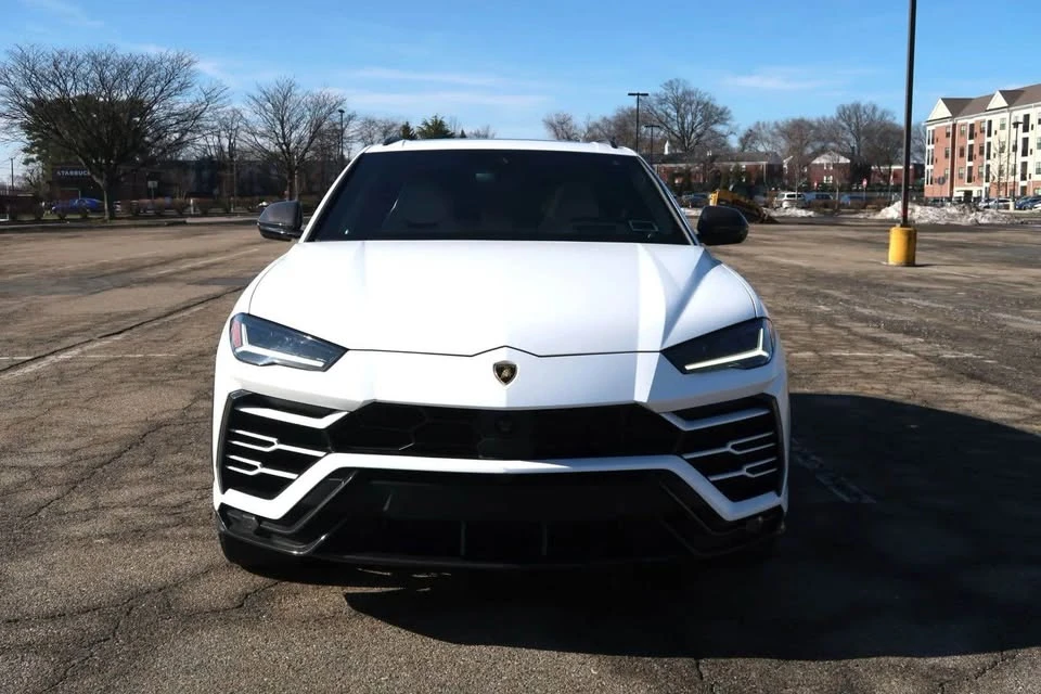 2022 Lamborghini Urus - Image 2 of 20