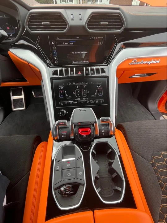 2022 Lamborghini Urus - Image 14 of 20