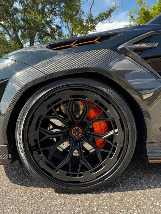 2022 Lamborghini Urus - Image 2 of 14