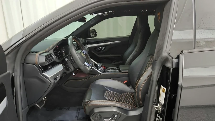 2022 Lamborghini Urus - Image 9 of 10