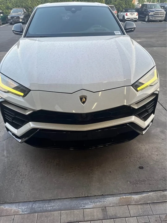 2022 Lamborghini Urus - Image 2 of 12