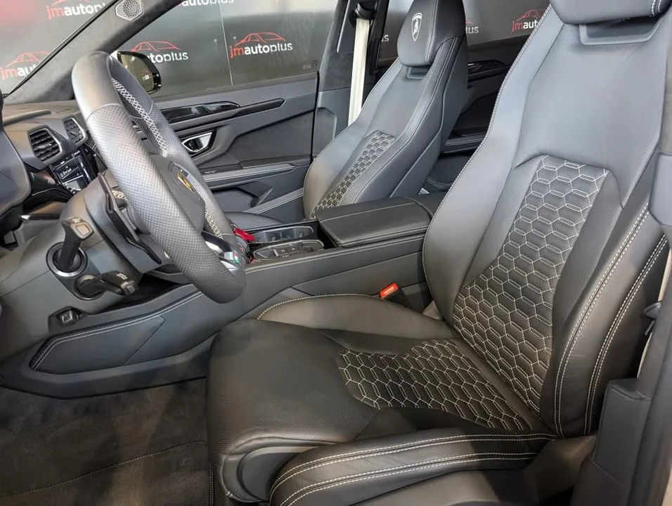 2022 Lamborghini Urus - Image 9 of 10