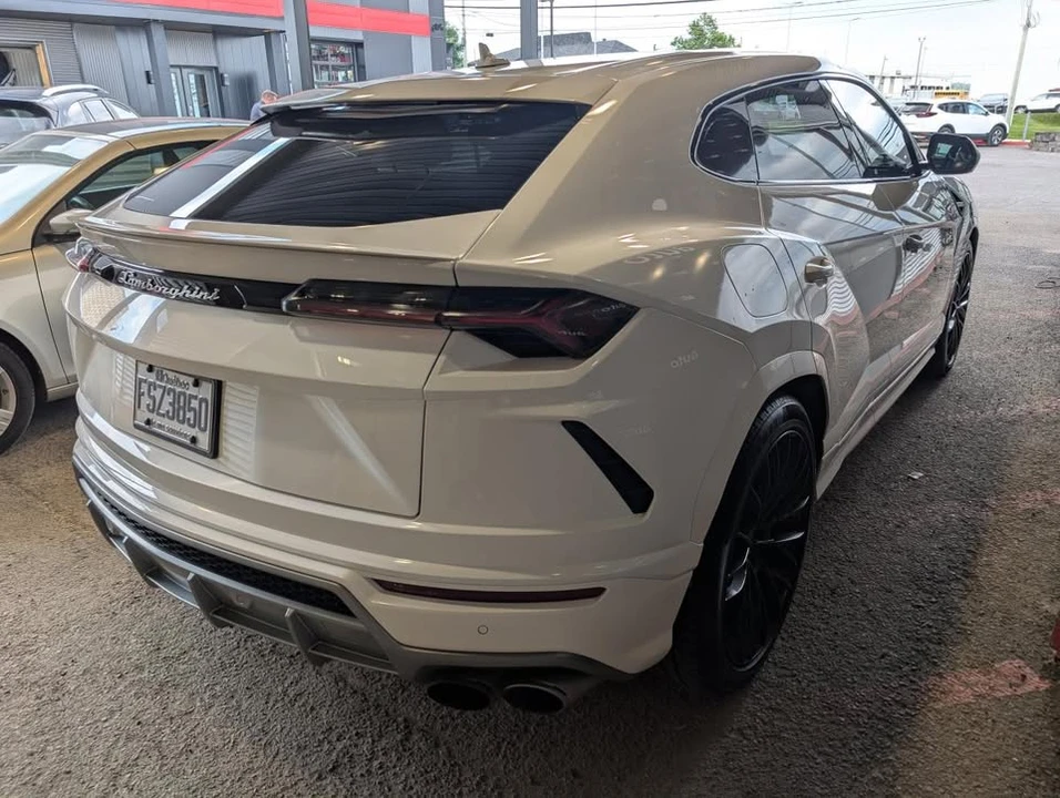 2022 Lamborghini Urus - Image 3 of 8
