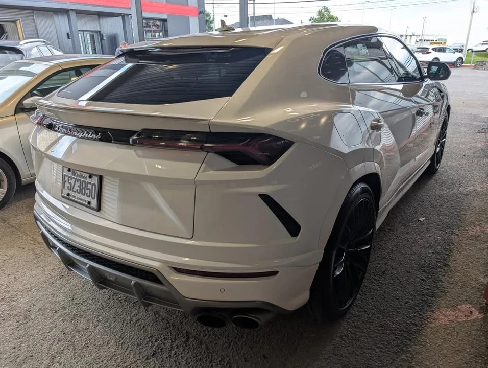 2022 Lamborghini Urus - Image 4 of 10