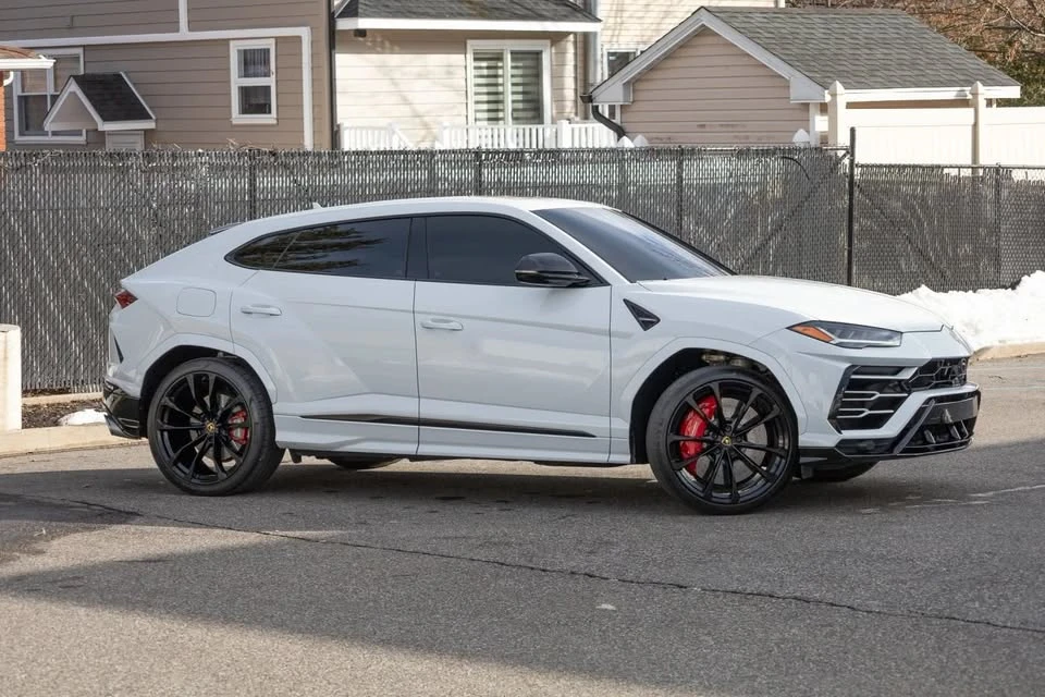 2022 Lamborghini Urus - Image 4 of 5
